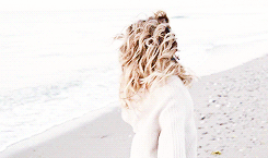 tumblr_ncvgvlBzVX1s0y7wio2_r1_250.gif