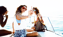 tumblr_ncvgvlBzVX1s0y7wio4_r1_250.gif