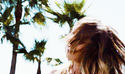 tumblr_ncvgvlBzVX1s0y7wio8_r1_250.gif