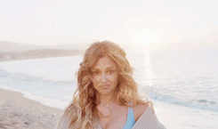 tumblr_ncvgwdXhyg1u0v94uo5_250.gif