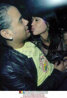 Kimberley_and_Justin_enjoy_a_nightout_at_the_Embassy_120305_8.jpg