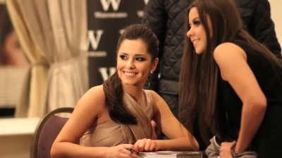 5BHD5D_Cheryl_Cole_-_Book_Signing_mp40023.jpg