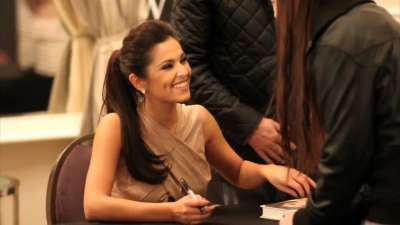 5BHD5D_Cheryl_Cole_-_Book_Signing_mp40075.jpg