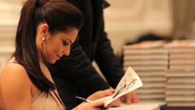 5BHD5D_Cheryl_Cole_-_Book_Signing_mp40090.jpg