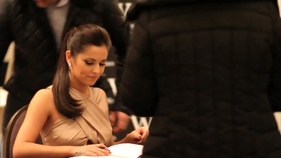 5BHD5D_Cheryl_Cole_-_Book_Signing_mp40094.jpg