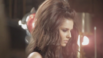 Behind_the_scenes_with_Cheryl_Cole2C_at_Elnett_Heat_Protect_Styling_Spray_TV_Shoot_cherylcole_ru_mp40065.jpg