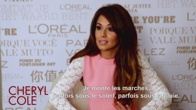 elle_d25E9voile_son_look_L_Or_Sunset_mp40105.jpg