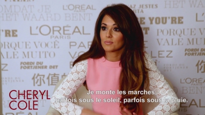 elle_d25E9voile_son_look_L_Or_Sunset_mp40106.jpg
