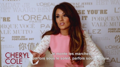 elle_d25E9voile_son_look_L_Or_Sunset_mp40108.jpg