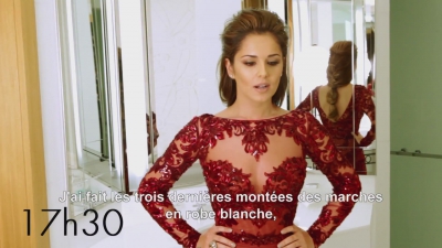 elle_d25E9voile_son_look_L_Or_Sunset_mp40263.jpg
