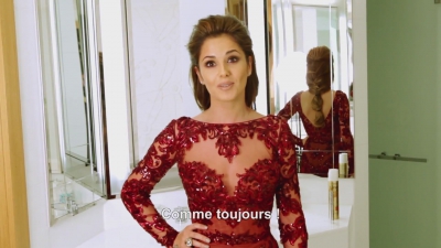 elle_d25E9voile_son_look_L_Or_Sunset_mp40312.jpg