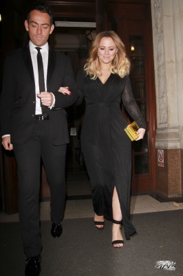 Kimberley_Walsh_leaving_the_Spectacle_Wearer_of_the_Year_Awards_07_10_14_282229.jpg