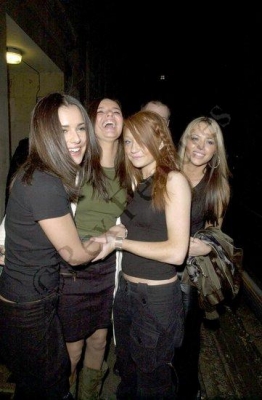 Girls_Aloud_leaving_China_Whites_London_290103_20.jpg