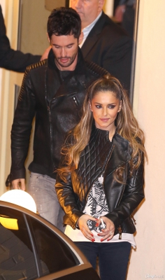 Cheryl_and_JB_leaving_Fountain_Studios_19_10_14_287629.jpg