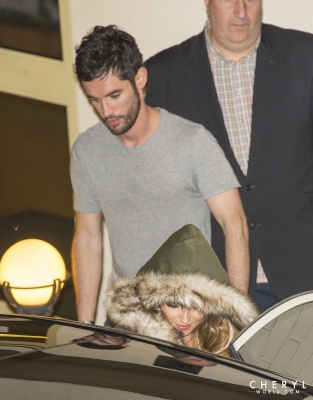 Cheryl_and_JB_leaving_Fountain_Studios_26_10_14_281529.jpg
