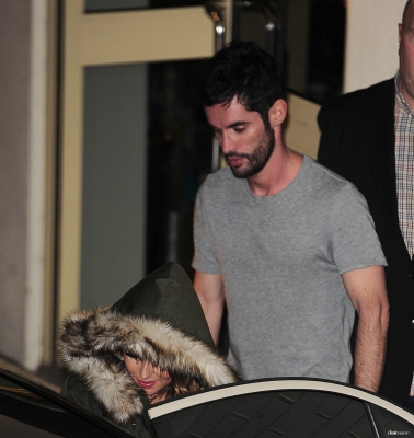 Cheryl_and_JB_leaving_Fountain_Studios_26_10_14_28829.jpg