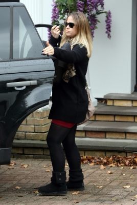 Kimberley___Bobby_Out_in_London_27_10_14_281429.jpg