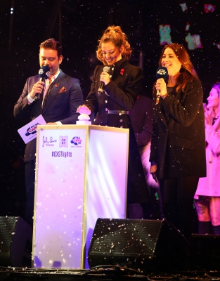 Oxford_Street_Christmas_Lights_Switch-On_-_On_Stage_06_11_14_2822029.jpg