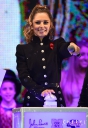Имя файла=Oxford_Street_Christmas_Lights_Switch-On_-_On_Stage_06_11_14_289029.jpg
Размер файла=2021КБ
Размеры=1790x2601
Дата=Нояб 06, 2014 Oxford_Street_Christmas_Lights_Switch-On_-_On_Stage_06_11_14_289029.jpg