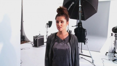 Cheryl_Cole_-_Behind_the_scenes_on_December_Glamour_Magazine_Cover_Shoot_mp40013.jpg
