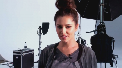 Cheryl_Cole_-_Behind_the_scenes_on_December_Glamour_Magazine_Cover_Shoot_mp40024.jpg