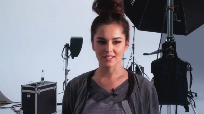 Cheryl_Cole_-_Behind_the_scenes_on_December_Glamour_Magazine_Cover_Shoot_mp40030.jpg