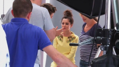 Cheryl_Cole_-_Behind_the_scenes_on_December_Glamour_Magazine_Cover_Shoot_mp40050.jpg