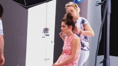 Cheryl_Cole_-_Behind_the_scenes_on_December_Glamour_Magazine_Cover_Shoot_mp40068.jpg