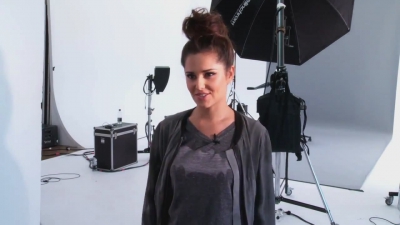 Cheryl_Cole_-_Behind_the_scenes_on_December_Glamour_Magazine_Cover_Shoot_mp40093.jpg