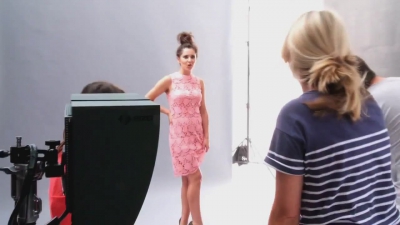 Cheryl_Cole_-_Behind_the_scenes_on_December_Glamour_Magazine_Cover_Shoot_mp40102.jpg