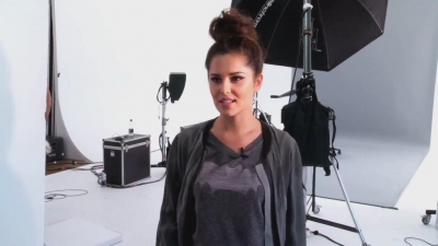 Cheryl_Cole_-_Behind_the_scenes_on_December_Glamour_Magazine_Cover_Shoot_mp40104.jpg