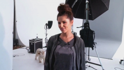 Cheryl_Cole_-_Behind_the_scenes_on_December_Glamour_Magazine_Cover_Shoot_mp40107.jpg