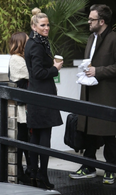 Sarah_Harding_Arrives_at_ITV_26_11_14_28229.jpg