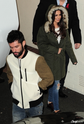 Cheryl_and_JB_leaving_Fountain_Studios_30_11_14_28829.jpg