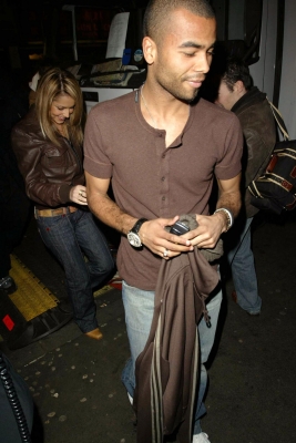 Arriving_at_Club_Cirque_for_NFL_Superbash_II_-_060205_1.jpg