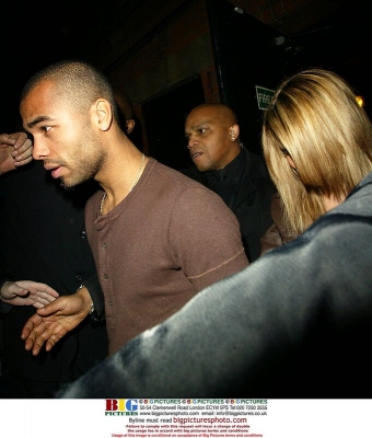 Arriving_at_Club_Cirque_for_NFL_Superbash_II_-_060205_25.jpg