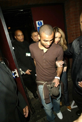 Arriving_at_Club_Cirque_for_NFL_Superbash_II_-_060205_3.jpg