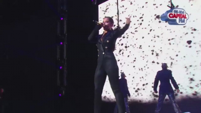 Cheryl_Cole_-_Promise_This_-_Live_at_Jingle_Bell_Ball_2012_cherylcole_ru_mp40143.jpg