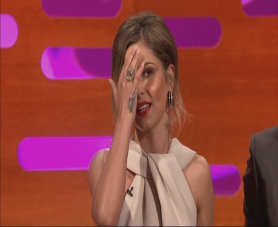 Cheryl_Cole_-_The_Graham_Norton_Show_-_20th_June_2014_mpg0074.jpg