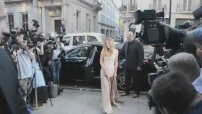 Cheryl_Cole_debuts_new_fragrance_Storm_Flower_mp40012.jpg