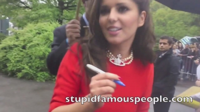 Cheryl_Cole_talks_to_fans_in_New_York_City_mp40010.jpg
