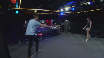 Cheryl_plays_cricket_with_Greg_mp40009.jpg