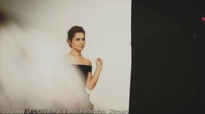 Freckles_out_in_force21_Foundation_free_Cheryl_Cole_braves_photo_mp40061.jpg