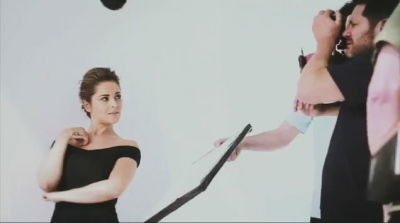 Freckles_out_in_force21_Foundation_free_Cheryl_Cole_braves_photo_mp40121.jpg