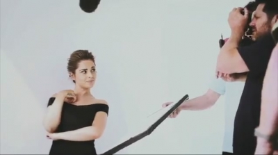 Freckles_out_in_force21_Foundation_free_Cheryl_Cole_braves_photo_mp40125.jpg