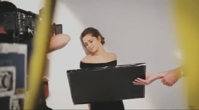 Freckles_out_in_force21_Foundation_free_Cheryl_Cole_braves_photo_mp40132.jpg