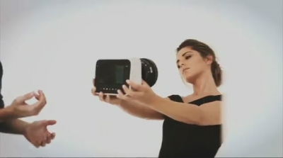 Freckles_out_in_force21_Foundation_free_Cheryl_Cole_braves_photo_mp40138.jpg
