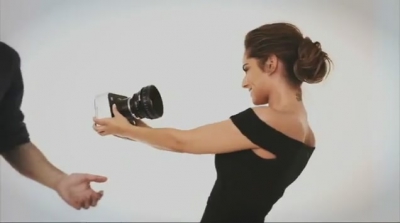 Freckles_out_in_force21_Foundation_free_Cheryl_Cole_braves_photo_mp40142.jpg