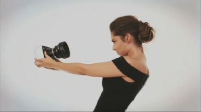 Freckles_out_in_force21_Foundation_free_Cheryl_Cole_braves_photo_mp40143.jpg