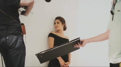 Freckles_out_in_force21_Foundation_free_Cheryl_Cole_braves_photo_mp40158.jpg